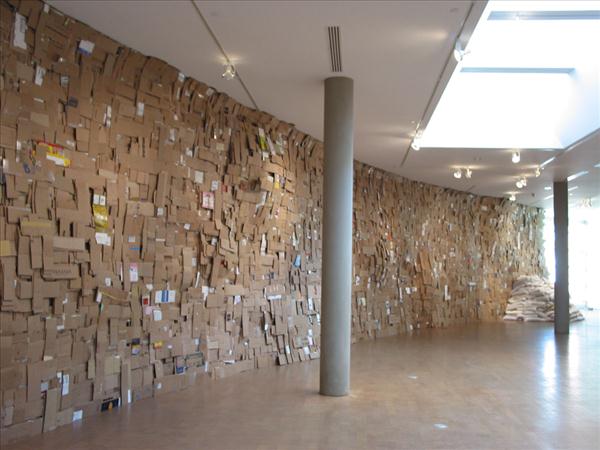 papkasse vægbeklædning patchwork genbrug idé