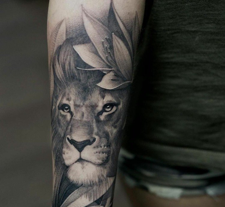 3D effekt løve tatovering på underarm og blomster til kvinder