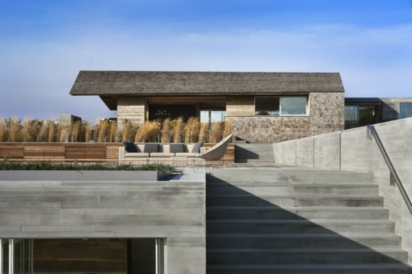 moderne-kyst-hus-terrasse-beton