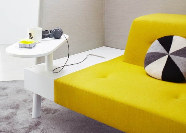Integreret sidebord-gul sofapude dekoration sort og hvid