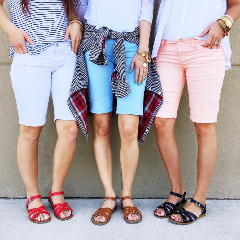 Bermuda shorts lavet af denim i sarte pastelfarver til sommeroutfittet