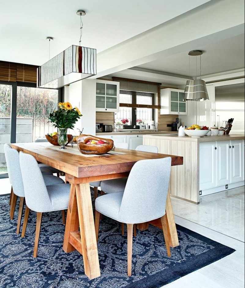 Spiseborde-lavet-af-massivt træ-lakerede-levende tendenser-hyggeligt-møblering-stue-køkken-loft