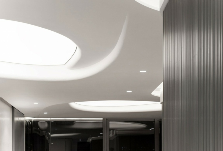 loft design med belysning hvid moderne stil original