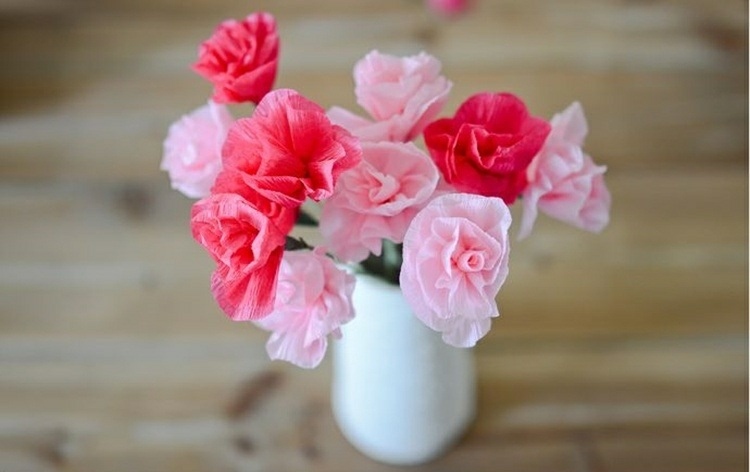indretning ideer stue vase diy papir lyserøde roser