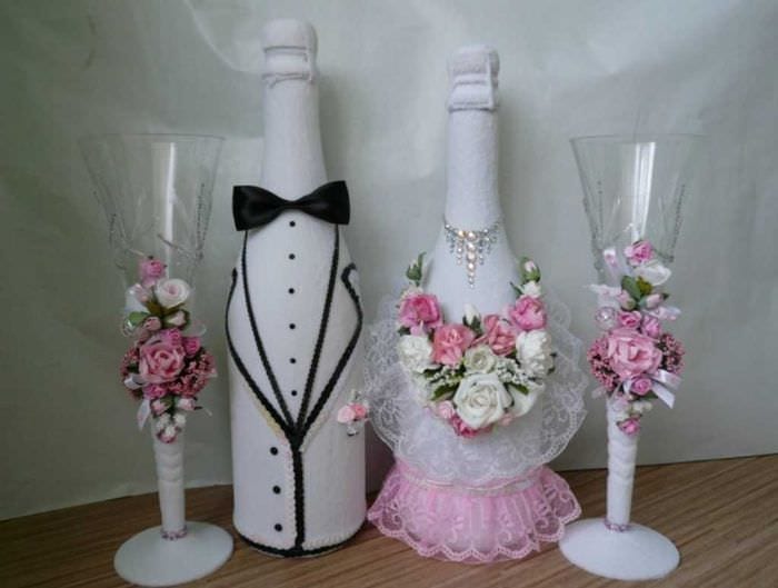 ярка декорация на бутилки шампанско с декоративни панделки