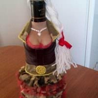 красива декорация на бутилки с декоративни панделки снимка