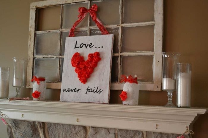 krásna dekorácia bytu šrotovými materiálmi na Valentína