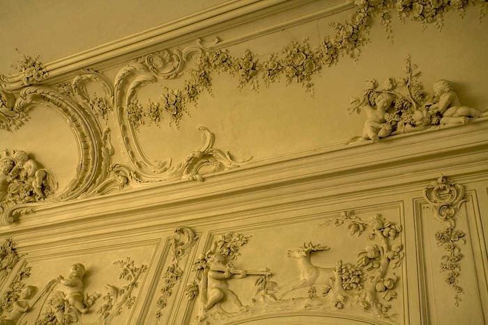 класическа декорация на тавана с аксесоари