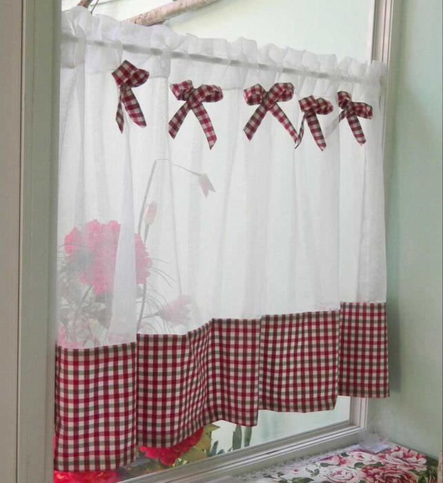 en mulighed for smukt at dekorere gardiner med egne hænder