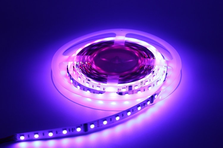 fleksible RGB lilla LED -strimler sælges i måleren