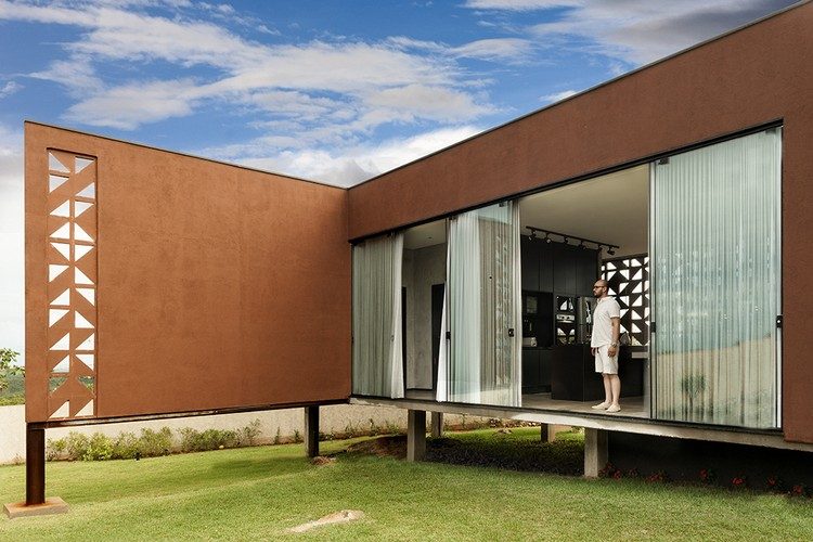 dekorativ-facade-design-skillevæg-udvendig-beskyttelse af personlige oplysninger