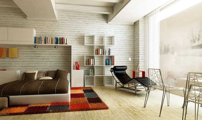 možnost světlé dekorativní omítky v designu obývacího pokoje