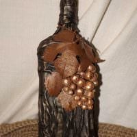 tanken på vackra dekorativa glasflaskor av läder med egna händer foto