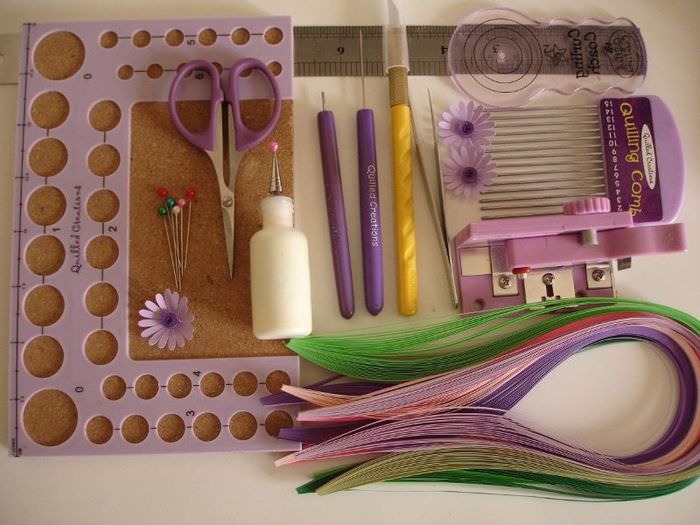 Materiály na vytvorenie obrázku technikou quilling