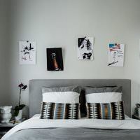 Zdobenie obrázkami steny nad posteľou