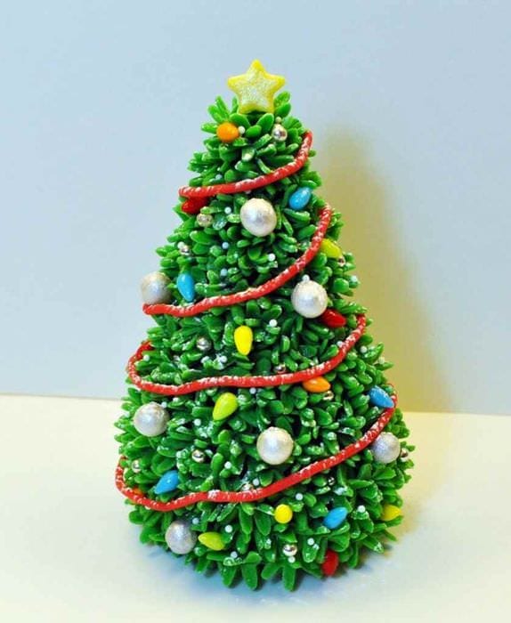 مثال على إنشاء شجرة عيد الميلاد احتفالية من الورق بيديك
