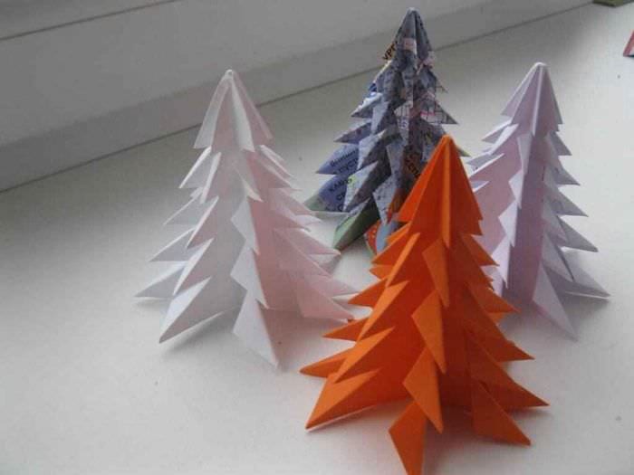 et eksempel på å lage et juletre av papir selv