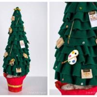 مثال على إنشاء شجرة عيد الميلاد احتفالية من الورق المقوى بأيديكم الصورة