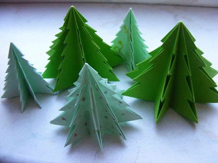 opțiune de bricolaj pentru a crea un frumos pom de Crăciun din carton