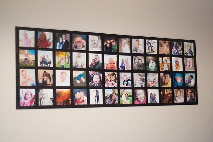 لوحة من الصور على جدار غرفة المعيشة بأيديهم
