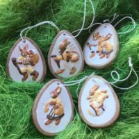 Påsk souvenirer i form av ägg med teckningar av djur