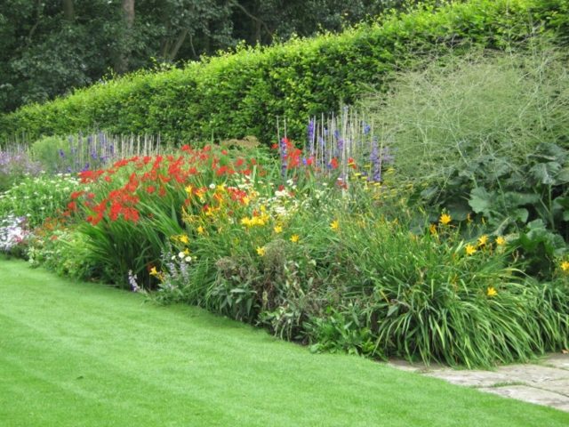 Design ideer til dygtigt at kombinere friske forårsblomster