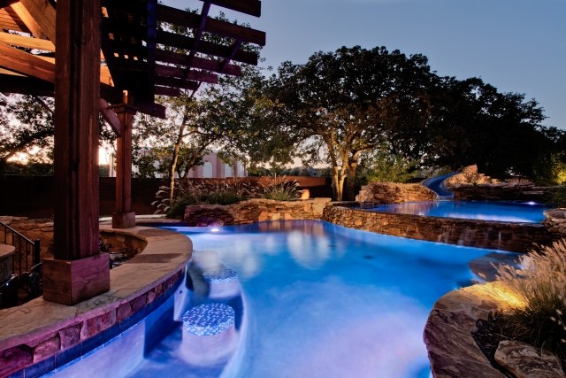 smuk-pool-svømning-nat-lys-idé-design