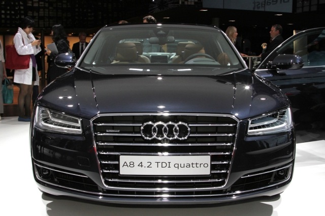 2015-audi-a8-frontal-billede-udstilling