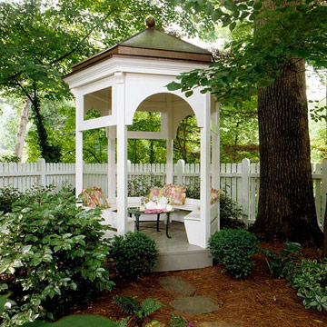 træpavillon til lille havehave fremhævning