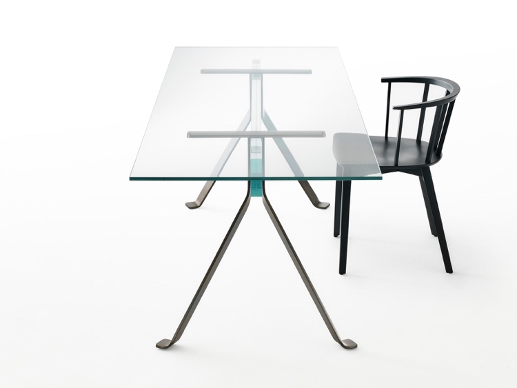 langt rektangulært designerglasbord arkitektonisk look møbler fair