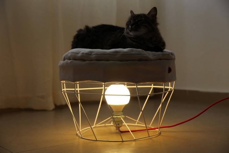 Designer møbler katteejer-lampe-metal-stel-soveplads-kat
