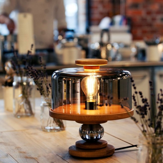 designer bordlampe egetræ røget glas kage stativ form