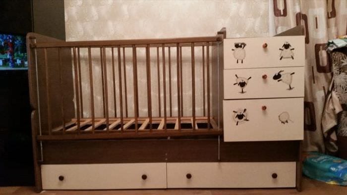 Kinderbetttransformator für das Schlafzimmer in Grün