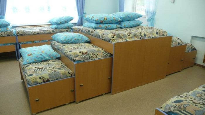 שנאי מיטה נפתח לילדים עם שתי קומות