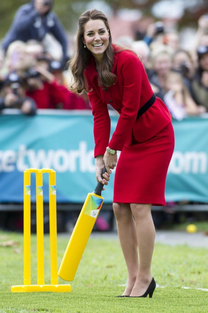 Kate-Middleton-og-hendes-kost-på-marken
