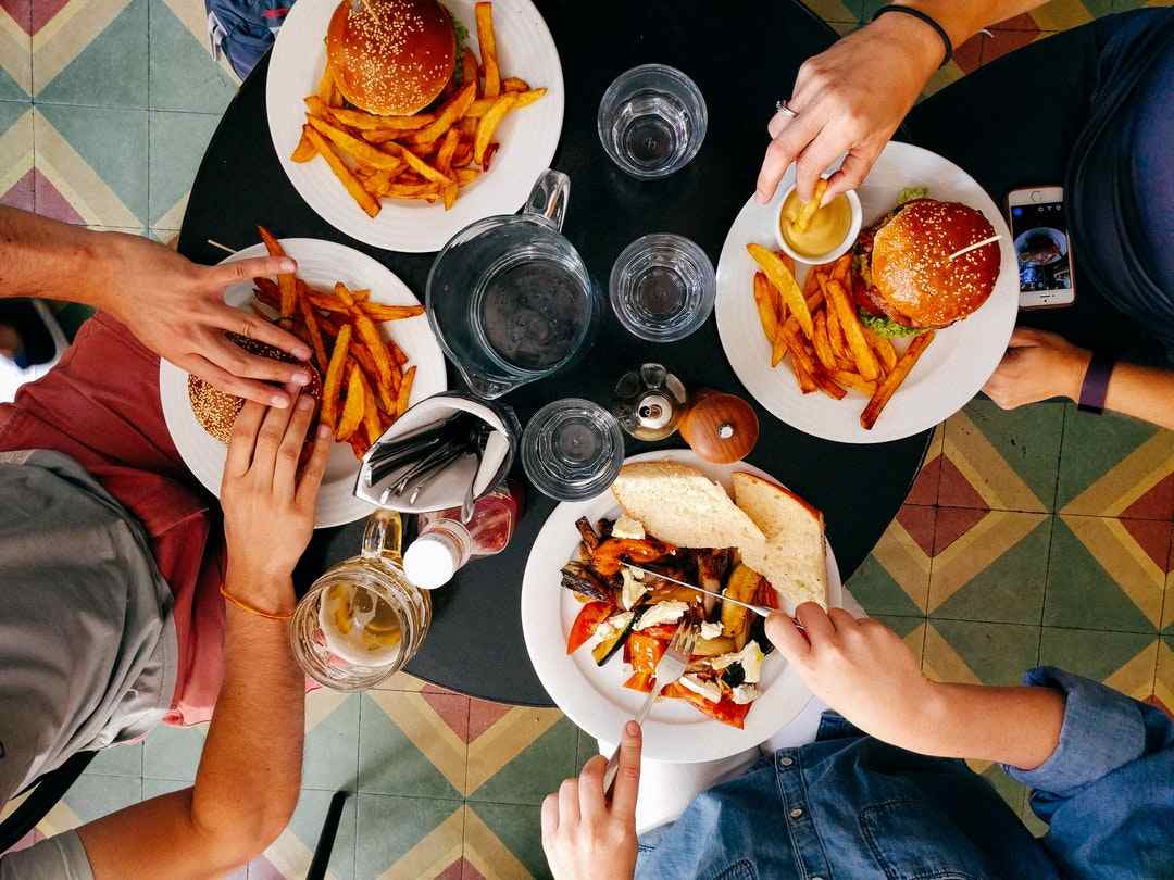 Oppustethed forårsager fedtfattig mad Junk Food Undgå usunde kostkonsekvenser