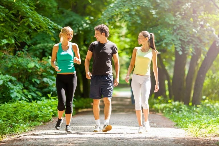 Oppustethed forårsager forhindring af gåtur efter at have spist sundt