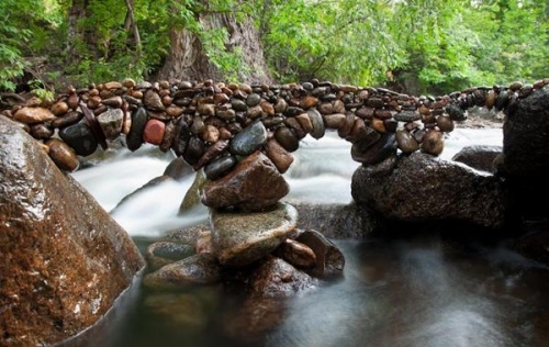 stone bridge land art art af michael grab