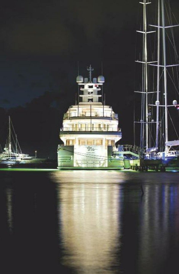 luksus yacht lys nat