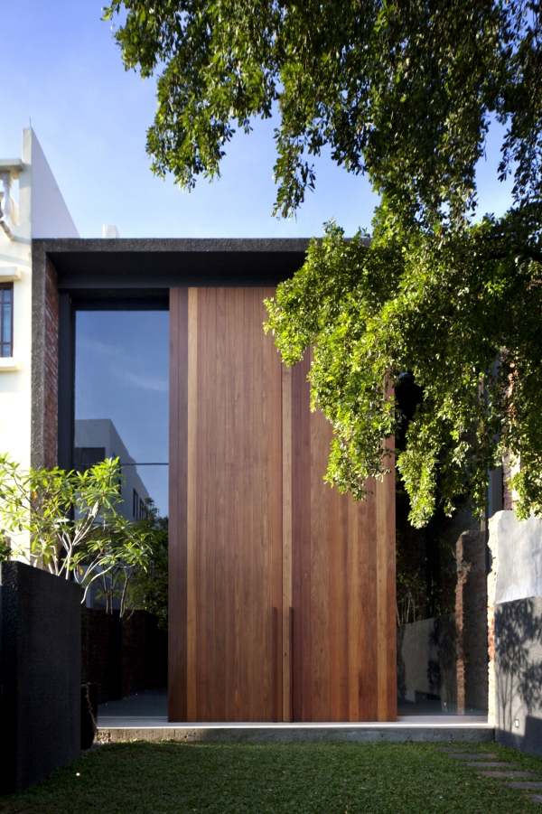 Oversized trædør glasvægge adgang til haven
