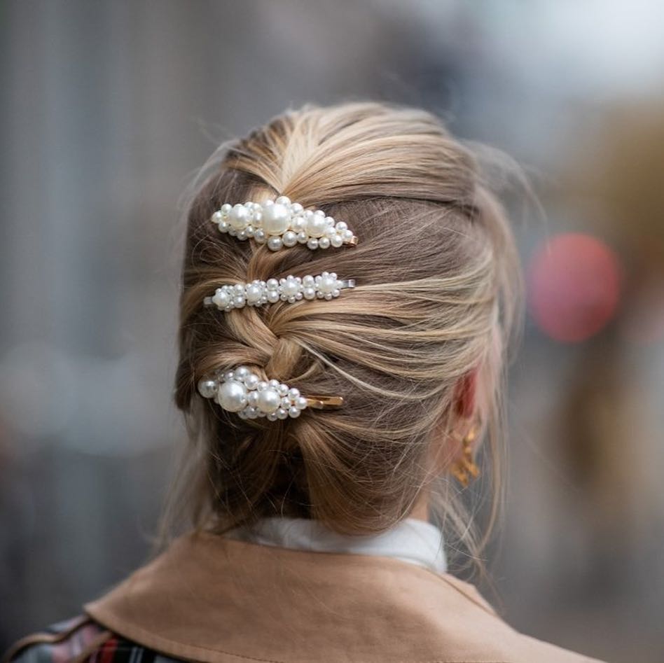 Hårtilbehør hårklip med perler Fransk fletning frisure blondt hår