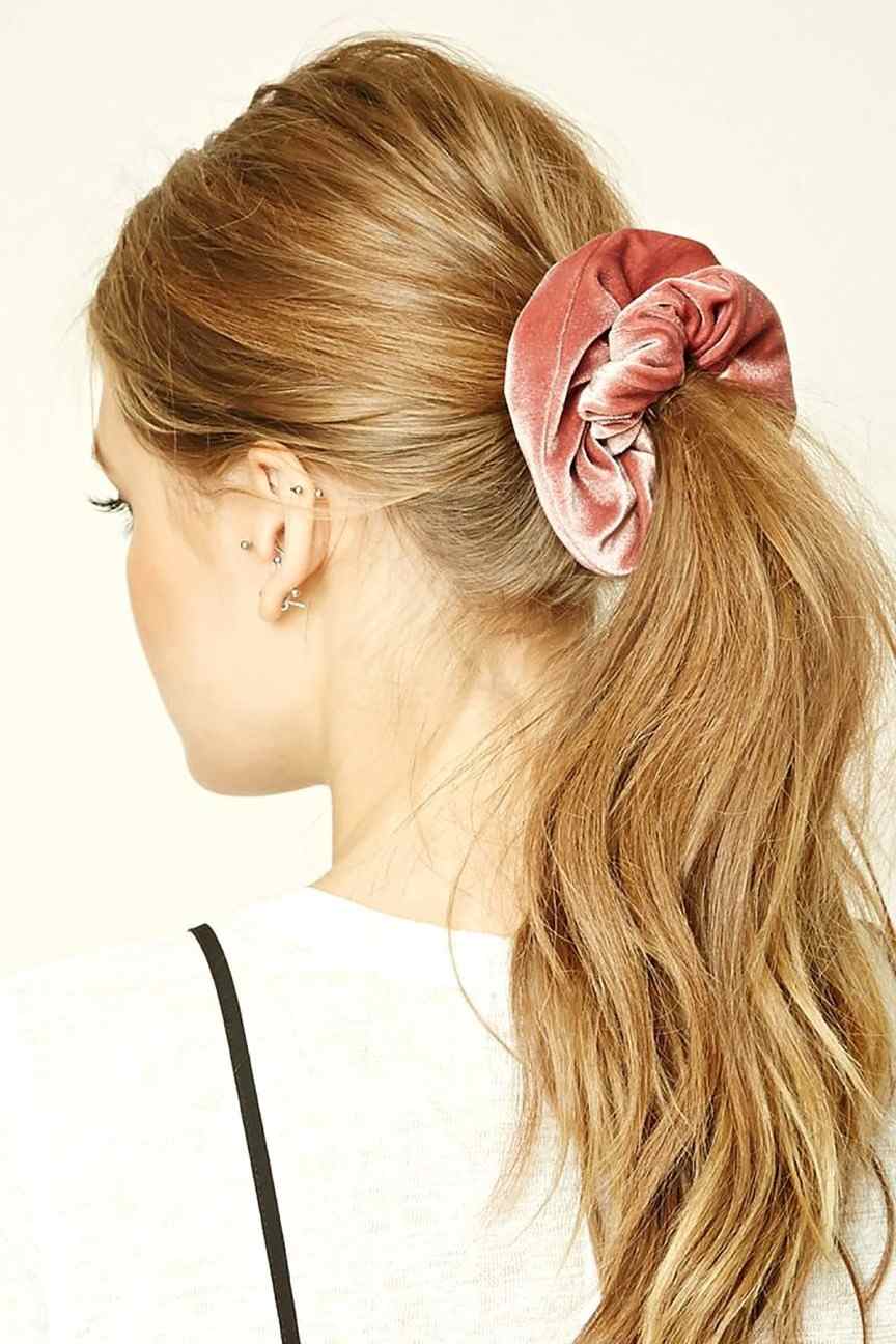 Hårtilbehør scrunchie fløjl hestehale hår stil mørkt blondt hår