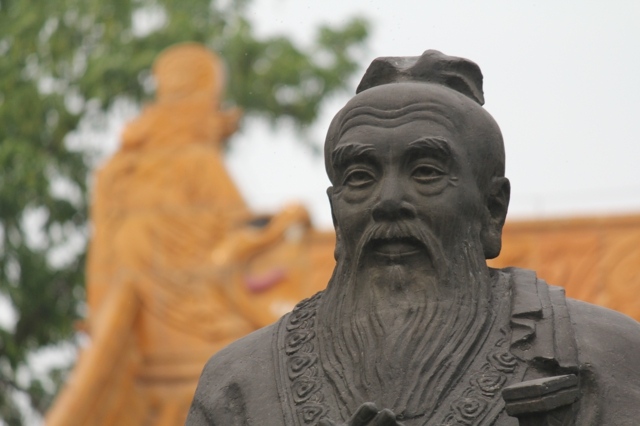 Konfucius-skulptur-visdom-smukkeste-citater-af-hele-verdenen