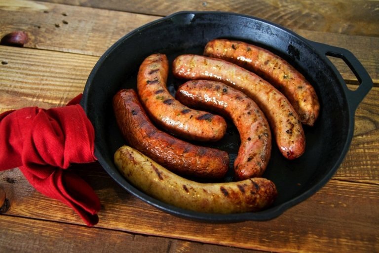 Oktoberfest opskrifter med pølser til grillning til sandwich som snacks