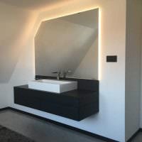 Idee eines ungewöhnlichen Interieurs eines weißen Badezimmerfotos