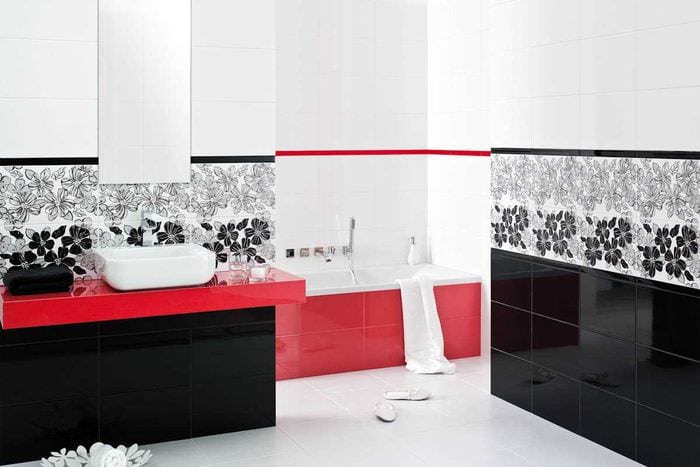 Option für ein schönes Interieur eines weißen Badezimmers
