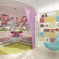 דוגמה לעיצוב בהיר של חדר ילדים לשתי בנות