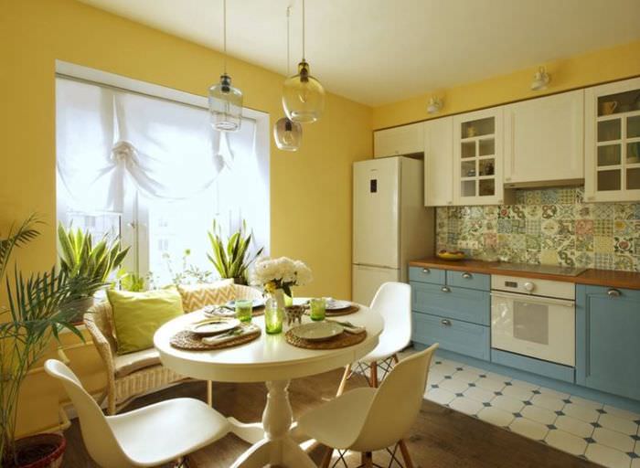 Interior bucătărie într-un apartament cu două camere de 60 mp