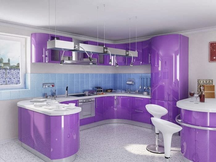 krásny dizajn kuchyne vo fialovej farbe
