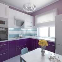 moderná kuchynská fasáda na obrázku vo fialovom odtieni